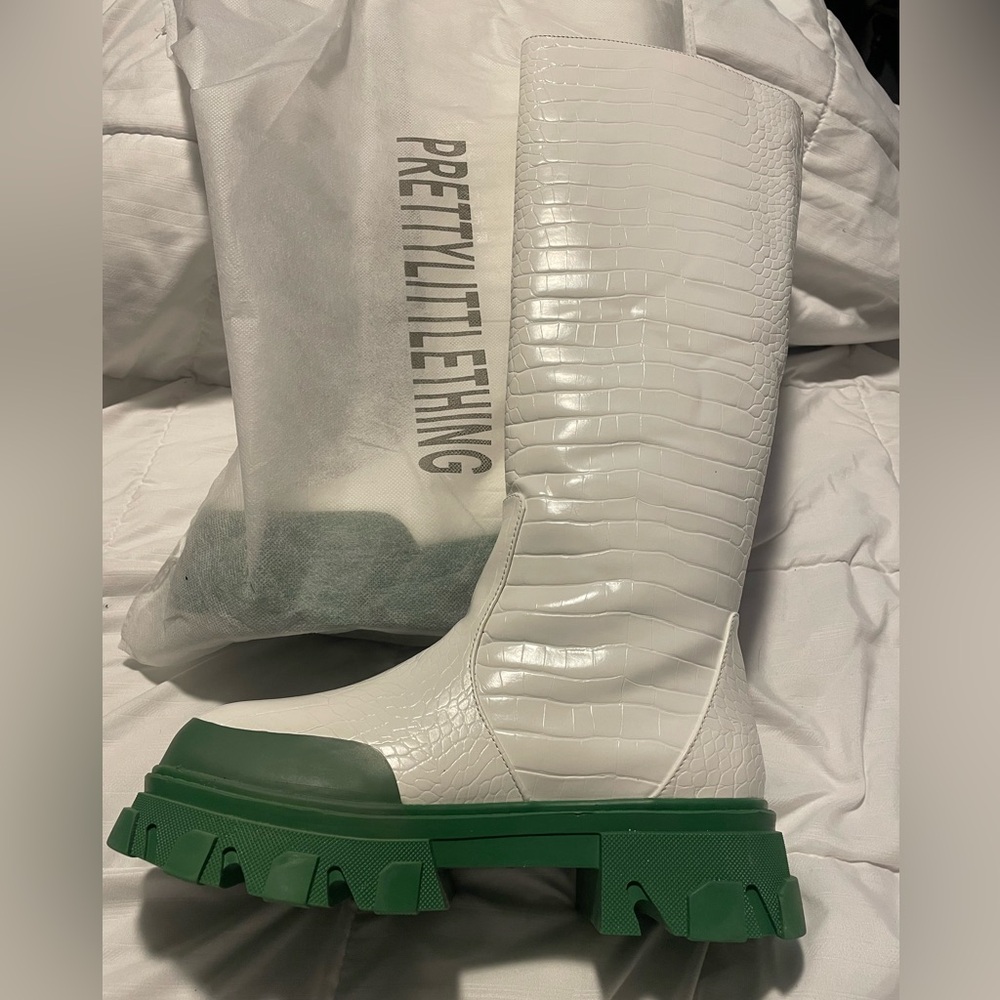 Pretty little thing White crocodile skin chunky heeled boots. UK 6. US 8, 8 1/2